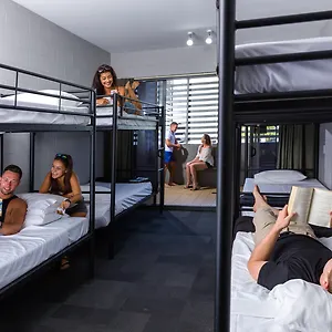 https://gilligans-backpacker-hotel-and-resort.queenslandhotels.net
